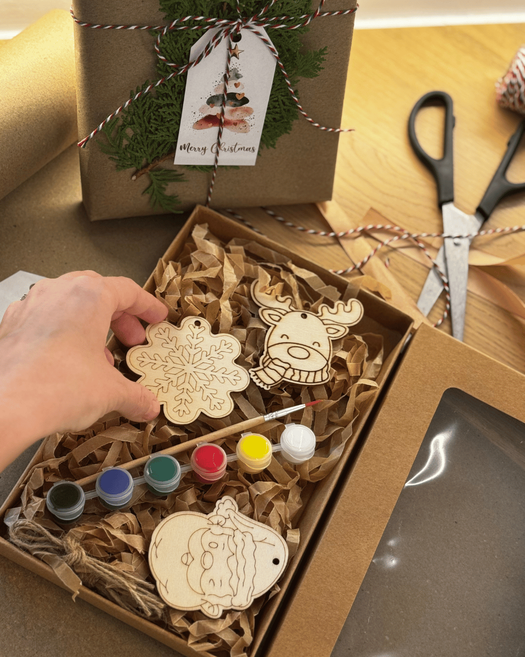 Set creativ pictura MODEL 1 - tempera scolara, 6 culori, pensula 16.5cm, blancuri lemn 5.5x8cm