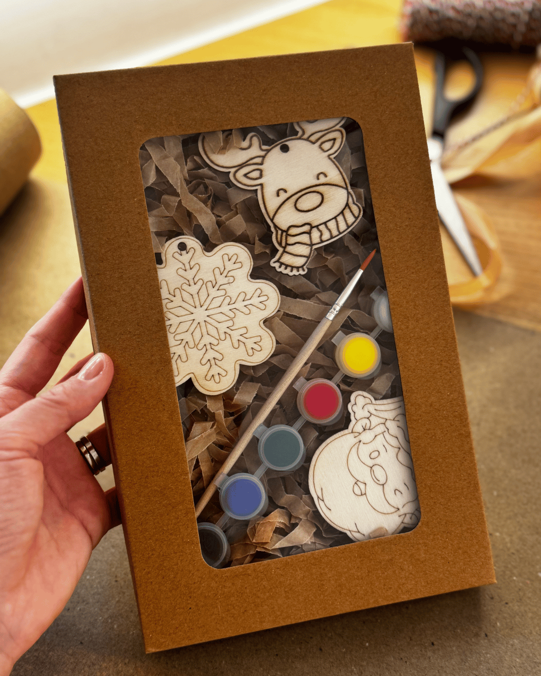 Set creativ pictura MODEL 1 - tempera scolara, 6 culori, pensula 16.5cm, blancuri lemn 5.5x8cm