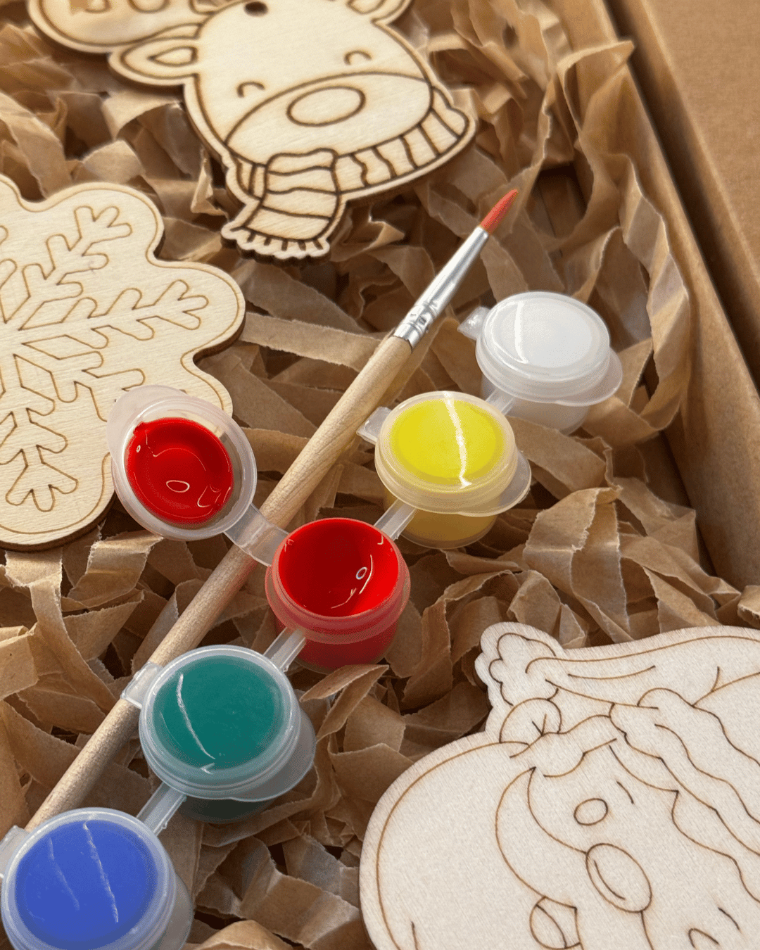Set creativ pictura MODEL 1 -  tempera scolara, 6 culori, pensula 16.5cm, blancuri lemn 5.5x8cm
